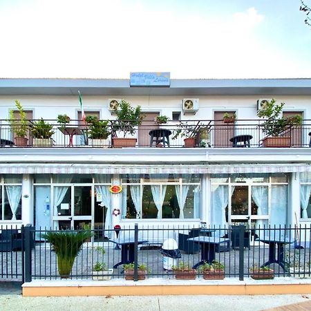 Hotel Villa Lorena Rimini Eksteriør billede