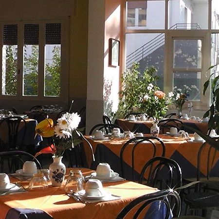 Hotel Villa Lorena Rimini Eksteriør billede
