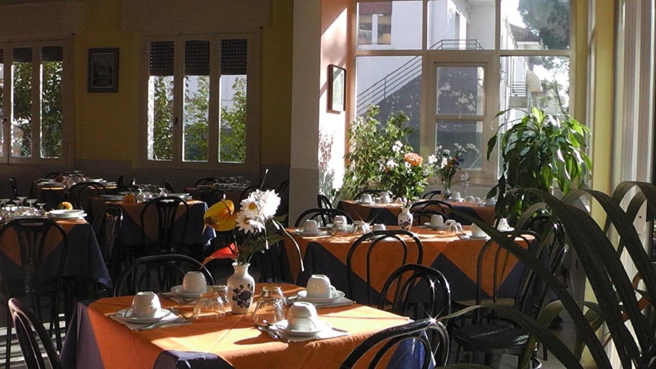 Hotel Villa Lorena Rimini Eksteriør billede