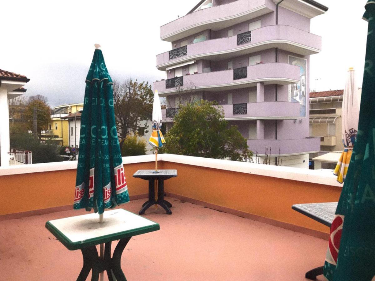 Hotel Villa Lorena Rimini Eksteriør billede