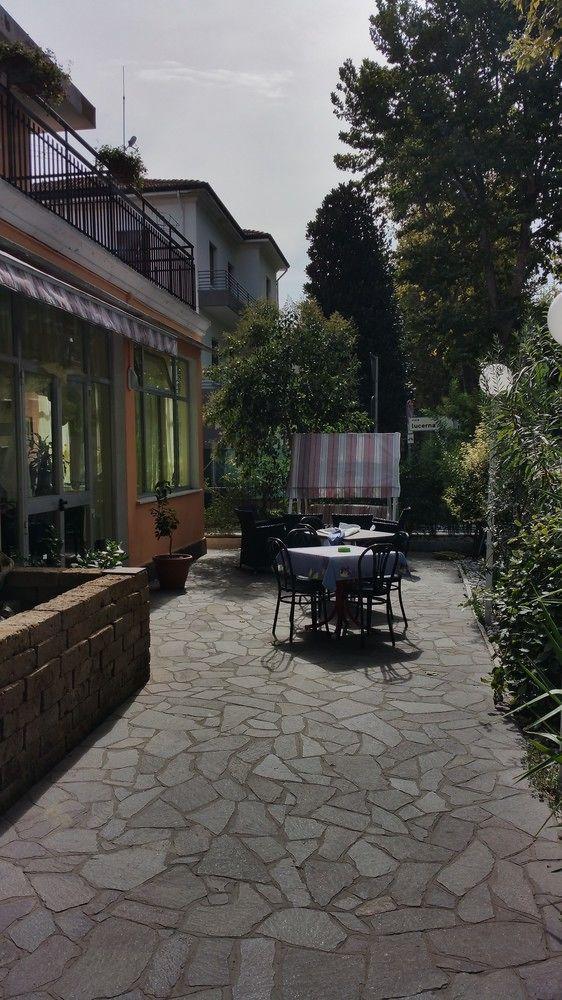 Hotel Villa Lorena Rimini Eksteriør billede