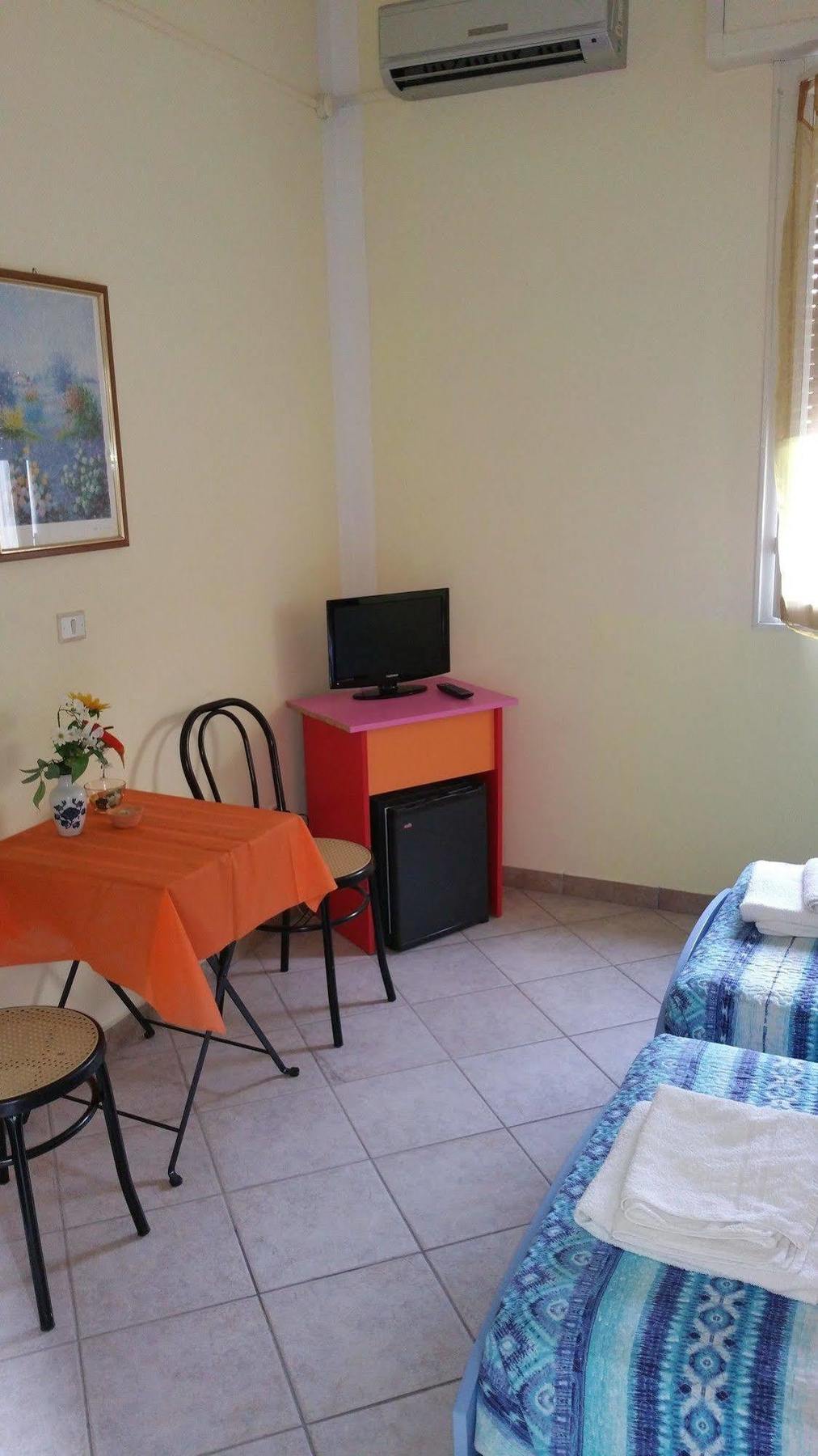 Hotel Villa Lorena Rimini Eksteriør billede