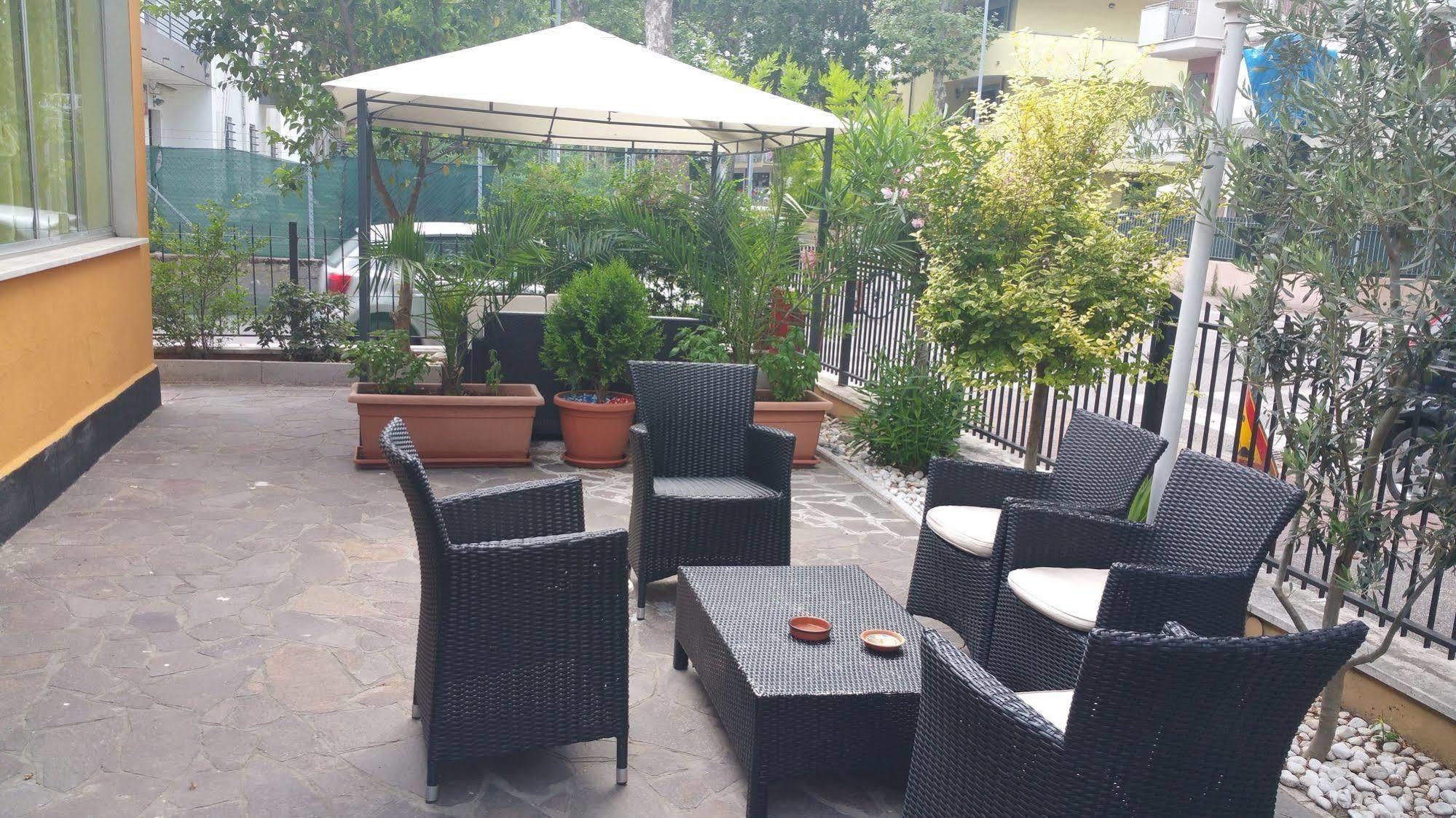 Hotel Villa Lorena Rimini Eksteriør billede